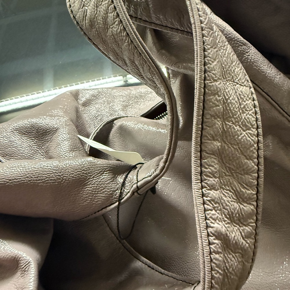 valentino
Patent Lacca Large Nuage Bow Hobo - Picture 12 of 15